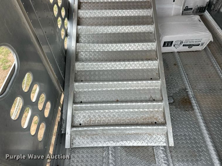 image for item EQ4862 1997 Wilson PSAL-303P livestock trailer