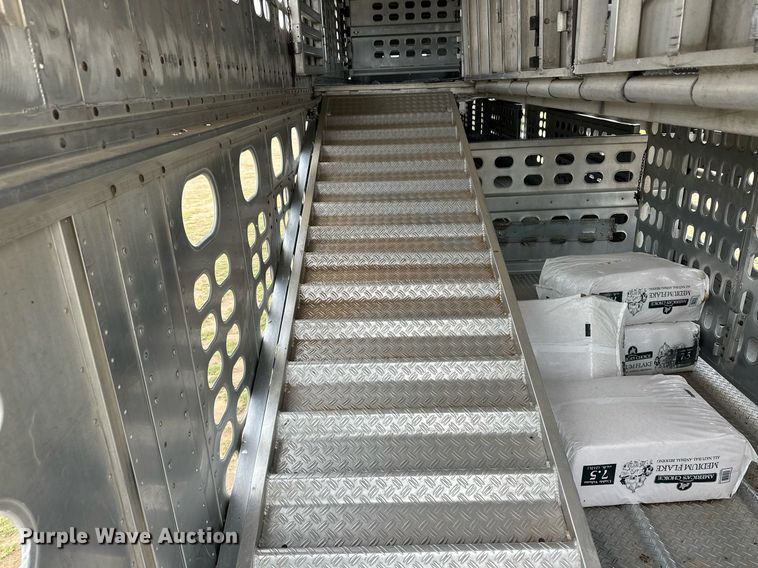 image for item EQ4862 1997 Wilson PSAL-303P livestock trailer