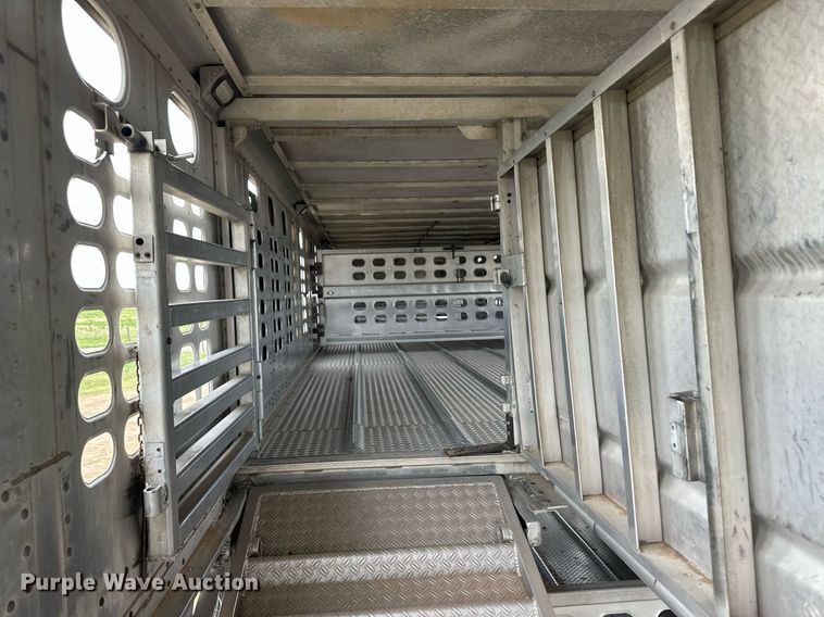 image for item EQ4862 1997 Wilson PSAL-303P livestock trailer
