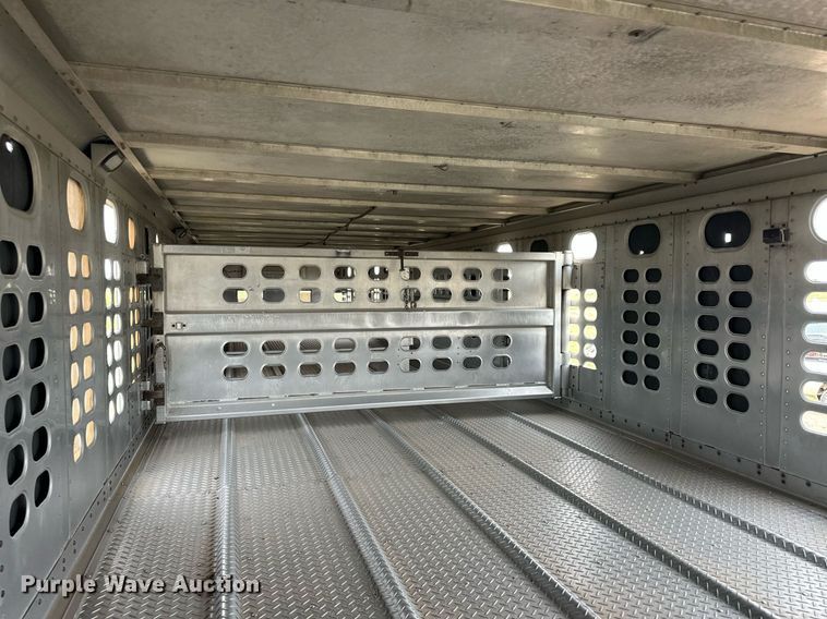 image for item EQ4862 1997 Wilson PSAL-303P livestock trailer