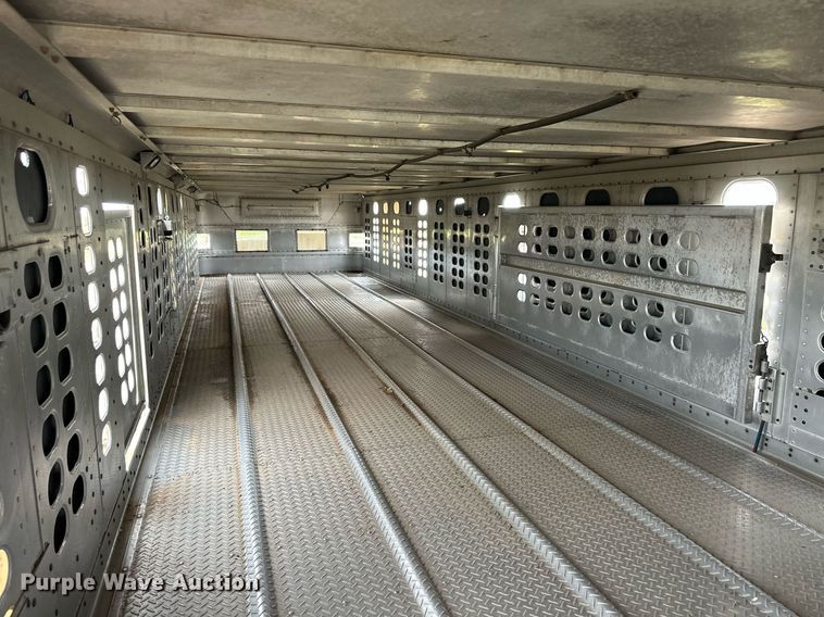 image for item EQ4862 1997 Wilson PSAL-303P livestock trailer