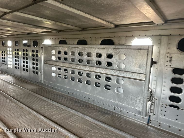 image for item EQ4862 1997 Wilson PSAL-303P livestock trailer