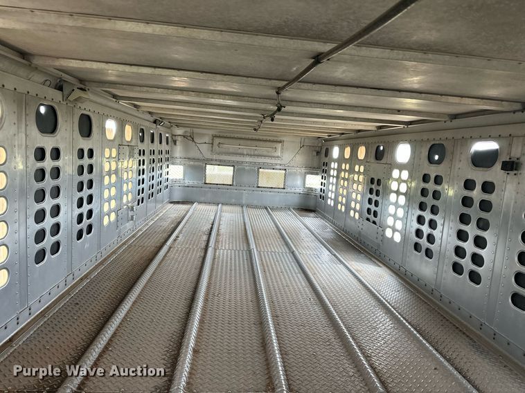 image for item EQ4862 1997 Wilson PSAL-303P livestock trailer