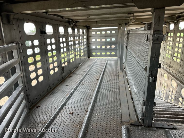 image for item EQ4862 1997 Wilson PSAL-303P livestock trailer