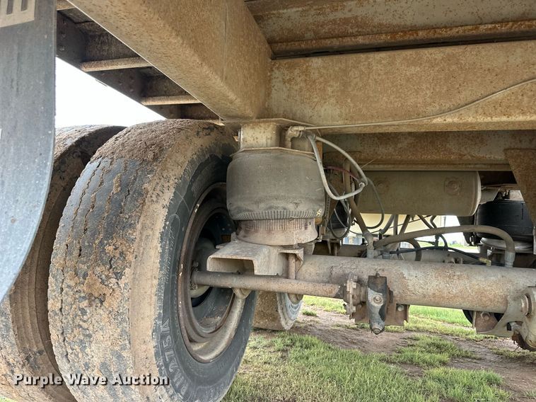 image for item EQ4862 1997 Wilson PSAL-303P livestock trailer