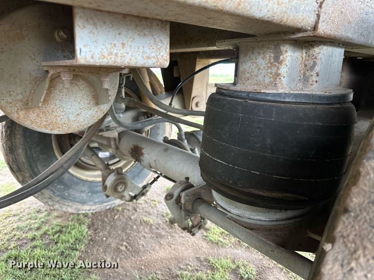 image for item EQ4862 1997 Wilson PSAL-303P livestock trailer