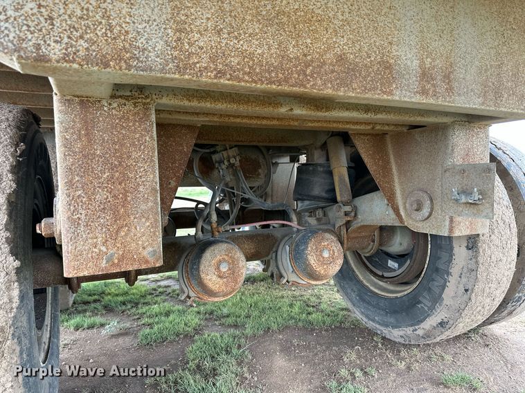 image for item EQ4862 1997 Wilson PSAL-303P livestock trailer