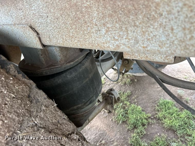 image for item EQ4862 1997 Wilson PSAL-303P livestock trailer