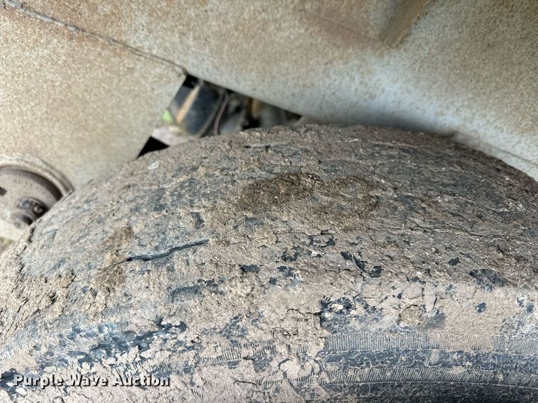 image for item EQ4862 1997 Wilson PSAL-303P livestock trailer