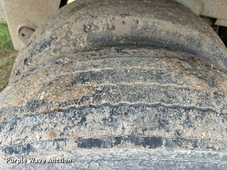 image for item EQ4862 1997 Wilson PSAL-303P livestock trailer