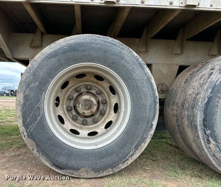 image for item EQ4862 1997 Wilson PSAL-303P livestock trailer