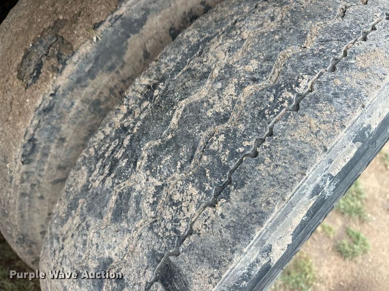 image for item EQ4862 1997 Wilson PSAL-303P livestock trailer