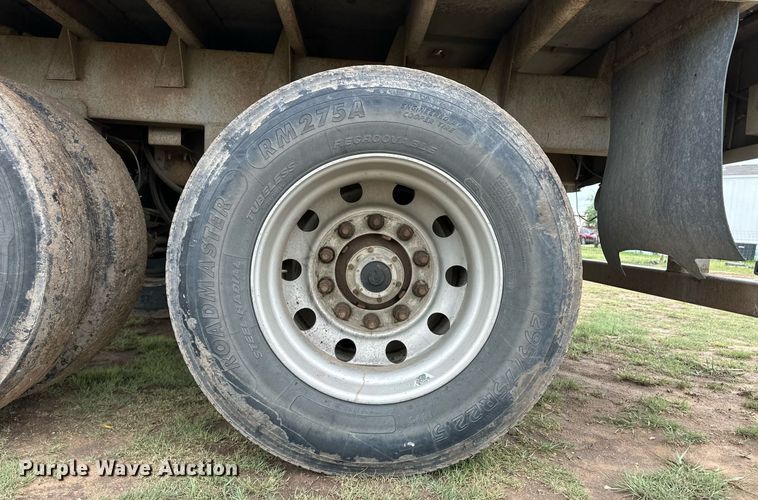 image for item EQ4862 1997 Wilson PSAL-303P livestock trailer