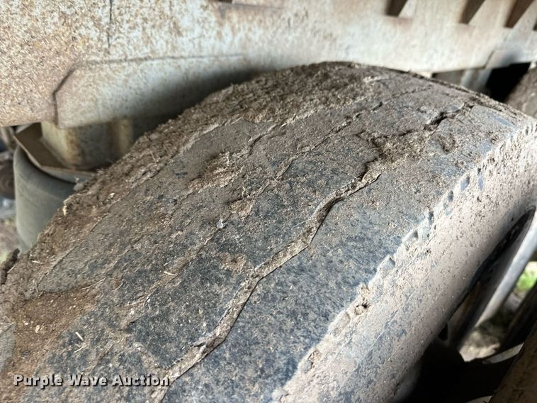 image for item EQ4862 1997 Wilson PSAL-303P livestock trailer