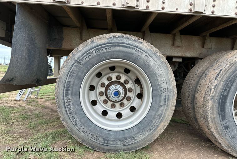 image for item EQ4862 1997 Wilson PSAL-303P livestock trailer