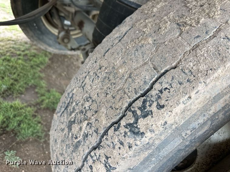 image for item EQ4862 1997 Wilson PSAL-303P livestock trailer