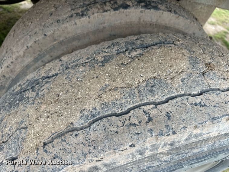 image for item EQ4862 1997 Wilson PSAL-303P livestock trailer