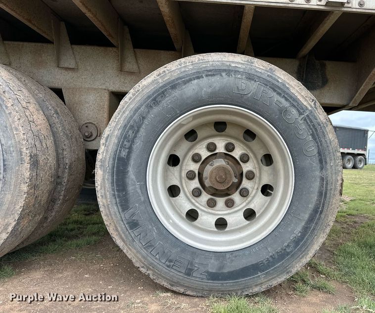 image for item EQ4862 1997 Wilson PSAL-303P livestock trailer