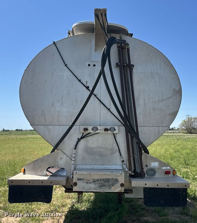 image for item ER8398 1993 Ledwell feed delivery trailer