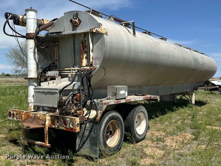 image for item ER8398 1993 Ledwell feed delivery trailer