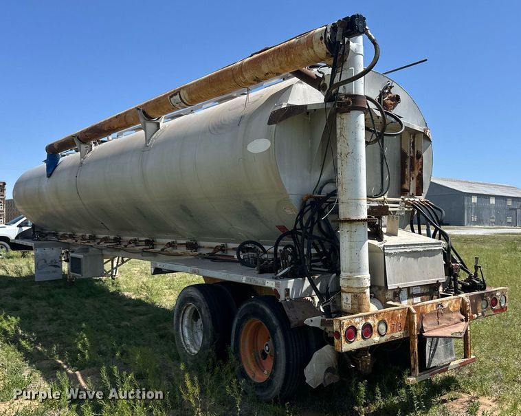 image for item ER8398 1993 Ledwell feed delivery trailer