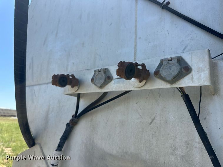 image for item ER8398 1993 Ledwell feed delivery trailer