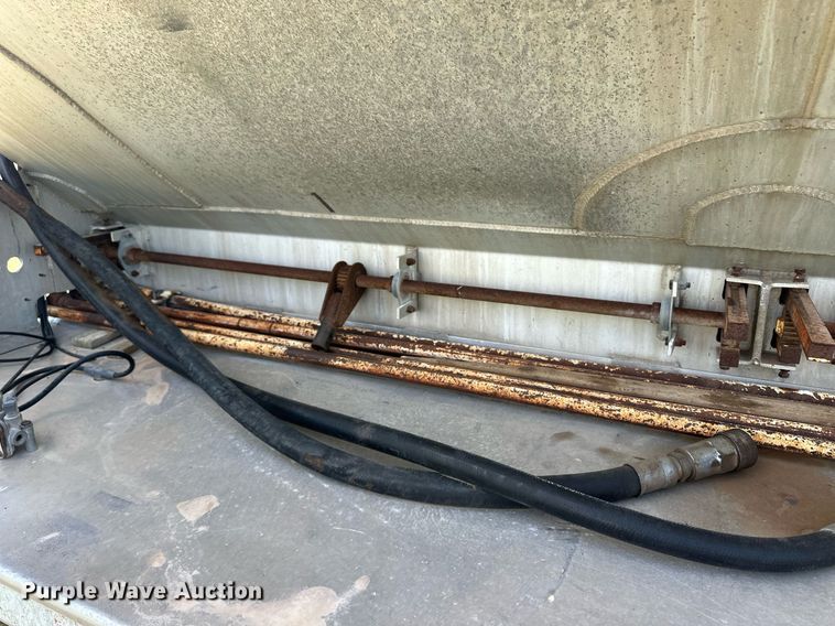 image for item ER8398 1993 Ledwell feed delivery trailer