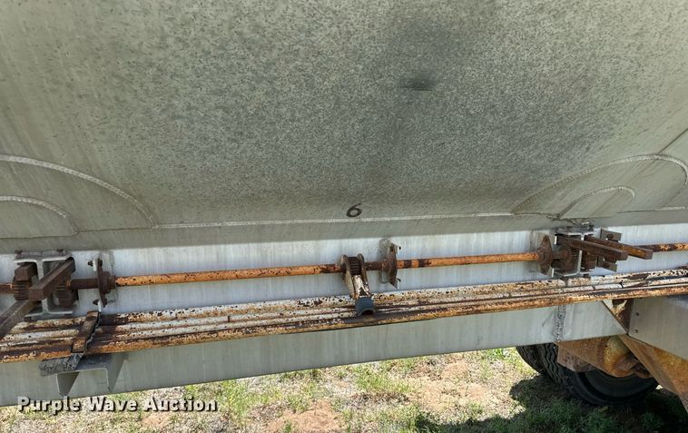 image for item ER8398 1993 Ledwell feed delivery trailer