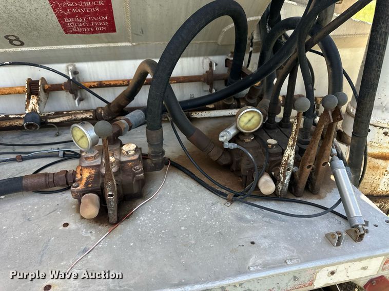 image for item ER8398 1993 Ledwell feed delivery trailer