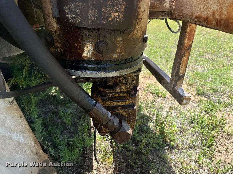 image for item ER8398 1993 Ledwell feed delivery trailer