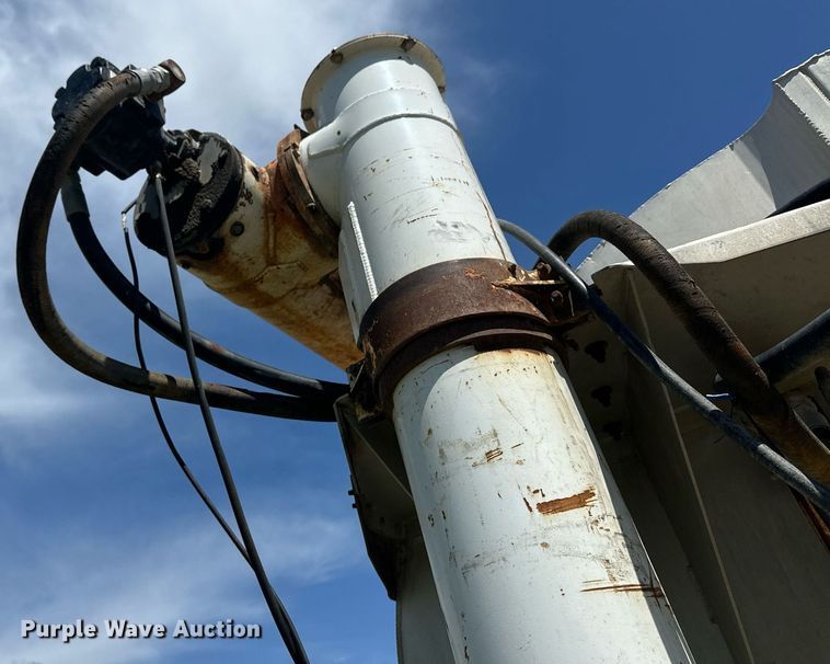 image for item ER8398 1993 Ledwell feed delivery trailer