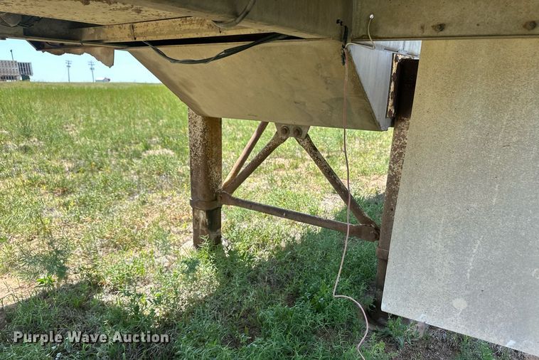 image for item ER8398 1993 Ledwell feed delivery trailer