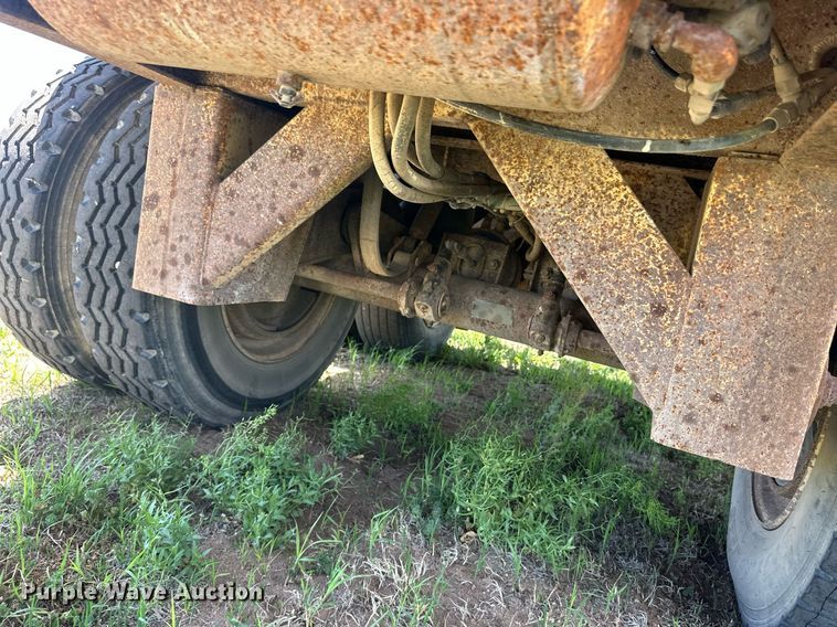 image for item ER8398 1993 Ledwell feed delivery trailer