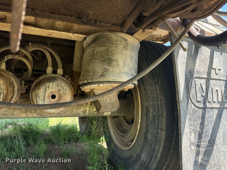 image for item ER8398 1993 Ledwell feed delivery trailer