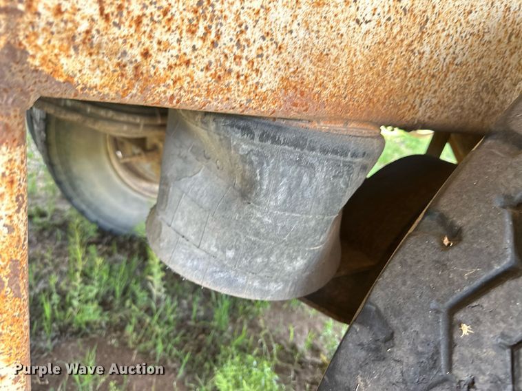 image for item ER8398 1993 Ledwell feed delivery trailer