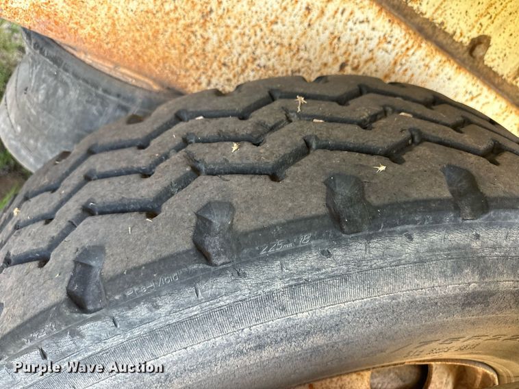 image for item ER8398 1993 Ledwell feed delivery trailer