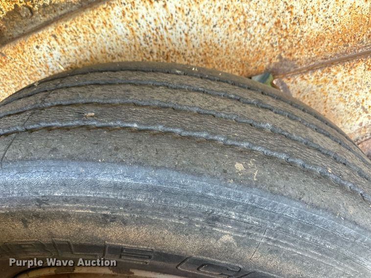 image for item ER8398 1993 Ledwell feed delivery trailer