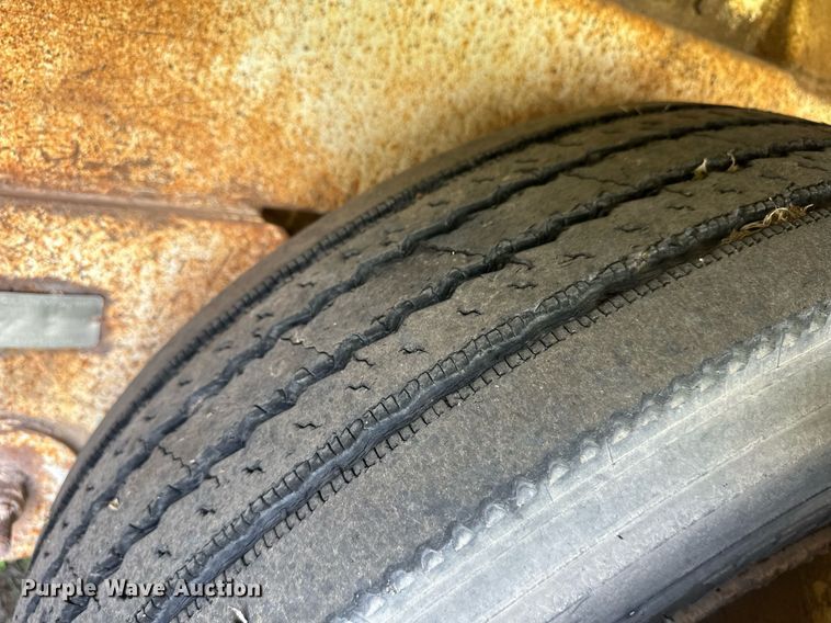 image for item ER8398 1993 Ledwell feed delivery trailer