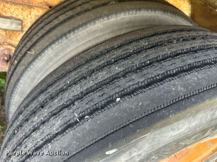 image for item ER8398 1993 Ledwell feed delivery trailer