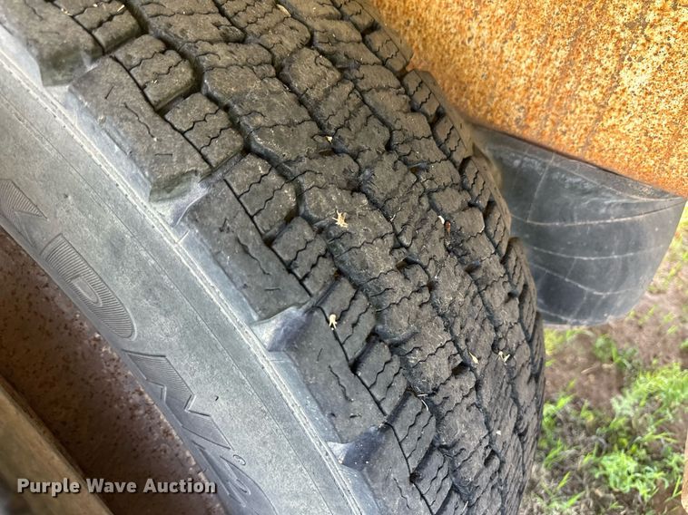 image for item ER8398 1993 Ledwell feed delivery trailer