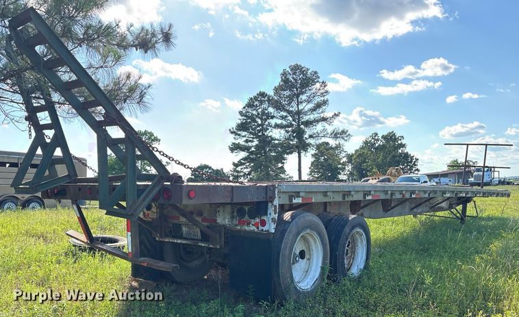 image for item ND9776 1985 Wilson flatbed trailer