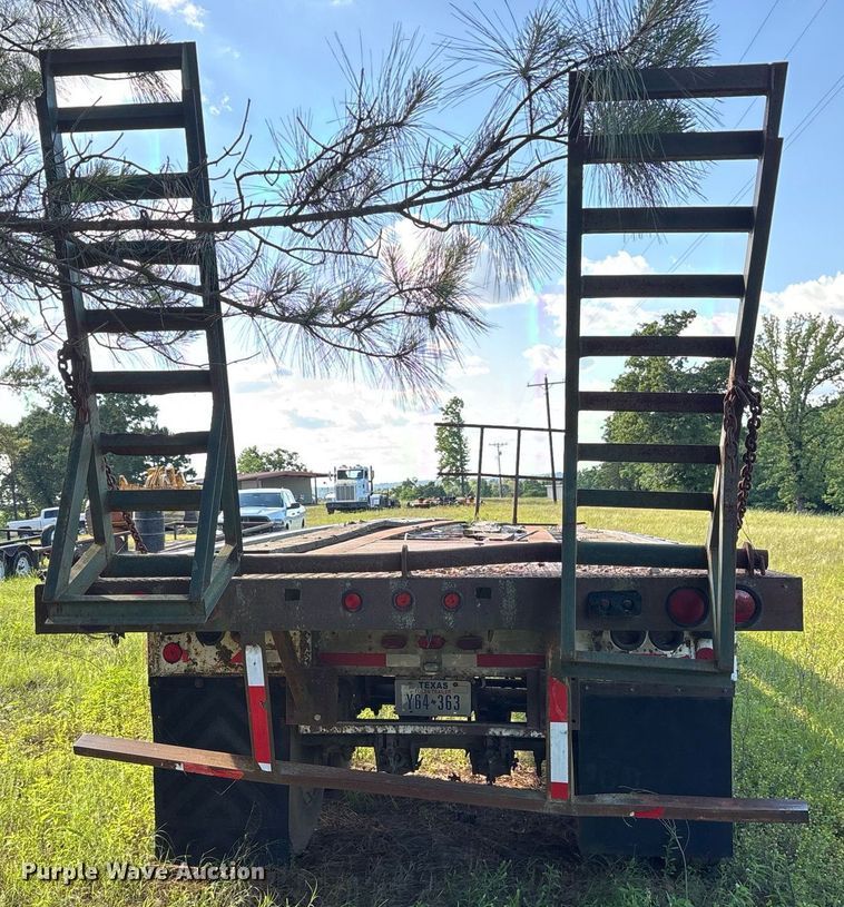 image for item ND9776 1985 Wilson flatbed trailer