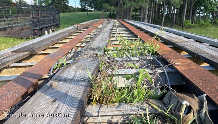 image for item ND9776 1985 Wilson flatbed trailer