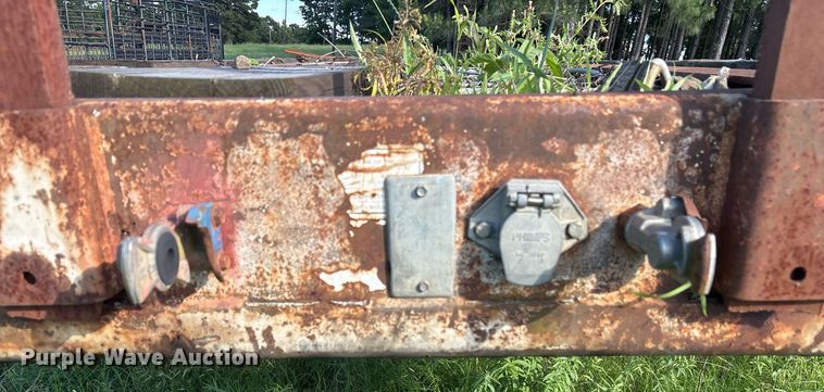 image for item ND9776 1985 Wilson flatbed trailer