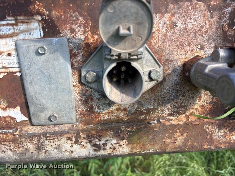 image for item ND9776 1985 Wilson flatbed trailer