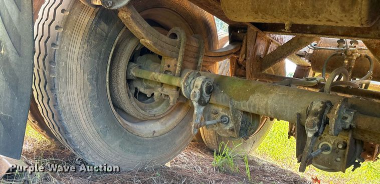 image for item ND9776 1985 Wilson flatbed trailer