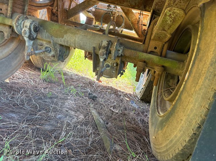 image for item ND9776 1985 Wilson flatbed trailer