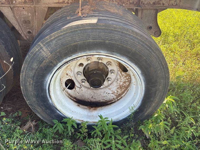 image for item ND9776 1985 Wilson flatbed trailer