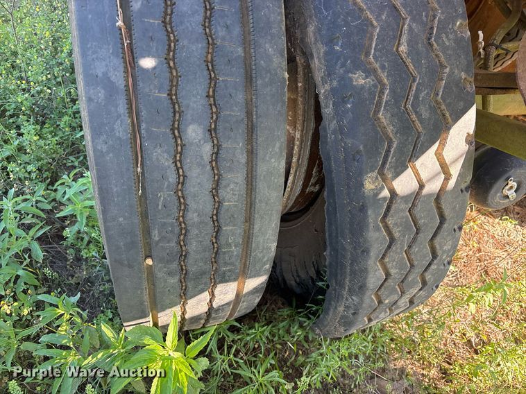 image for item ND9776 1985 Wilson flatbed trailer