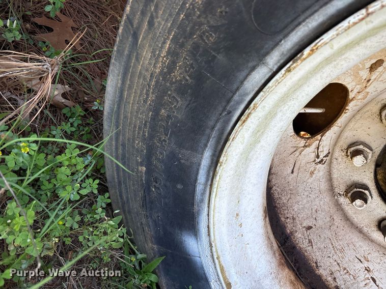 image for item ND9776 1985 Wilson flatbed trailer